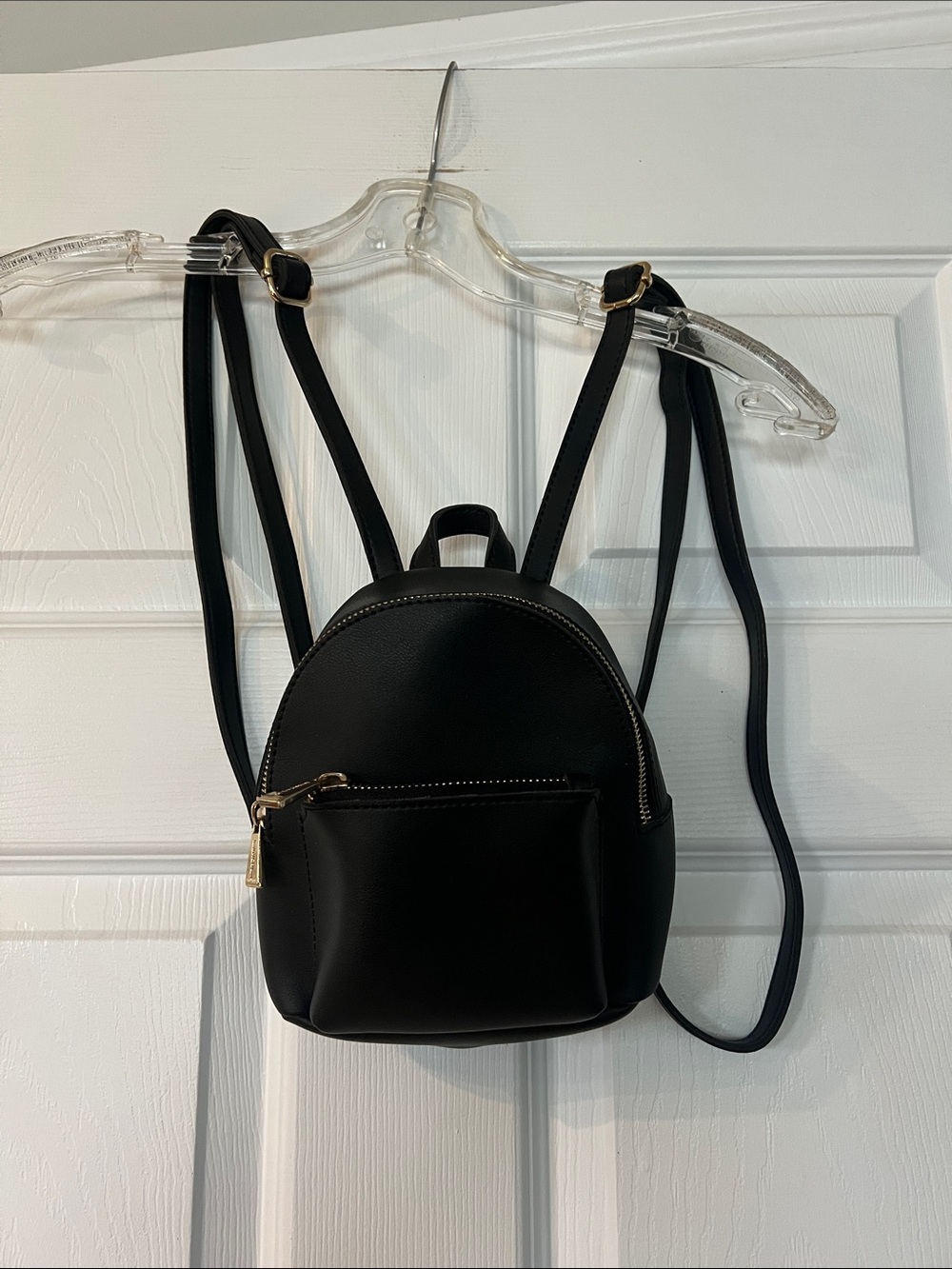 ๐ท6/$20๐ทMinimalist Black Mini Backpack with Gold Hardware